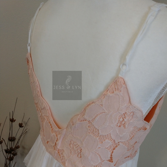 🆕Blush/White Lace Peplum Tank Top - Picture 10 of 16